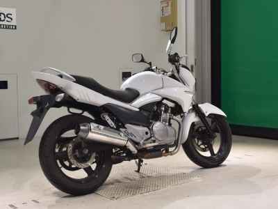 Suzuki GSR250