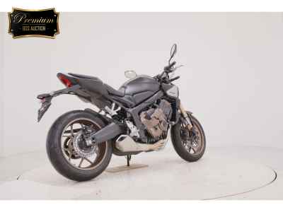 Honda CB650R E-Clutch 2025