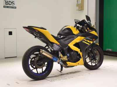 Yamaha YZF-R25 2015