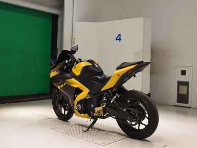 Yamaha YZF-R25 2015