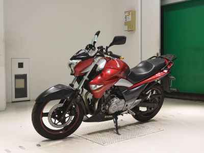 Suzuki GSR250