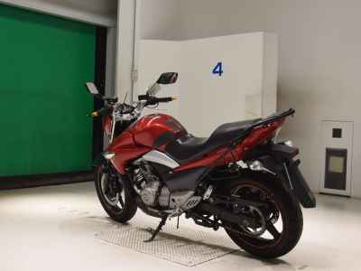Suzuki GSR250