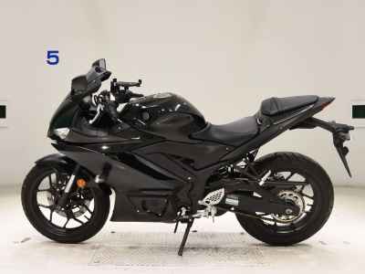 Yamaha YZF-R25 2021