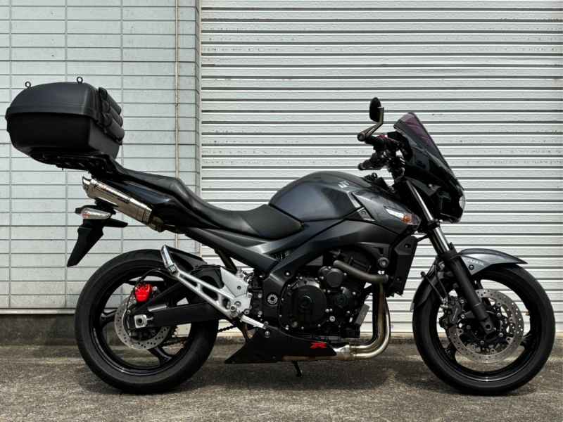 Suzuki GSR400 2010