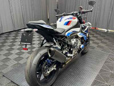 BMW M1000R 2024