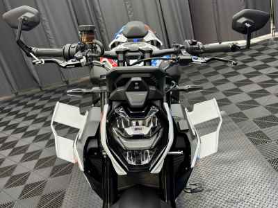 BMW M1000R 2024