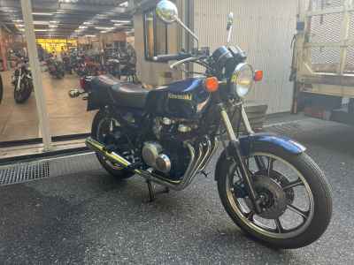Kawasaki Z400J 2025