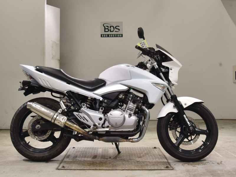 Suzuki GSR250