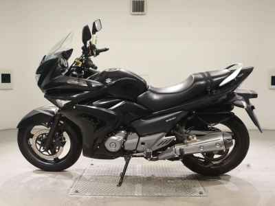 Suzuki GSR250F