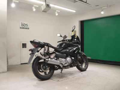 Suzuki GSR250F