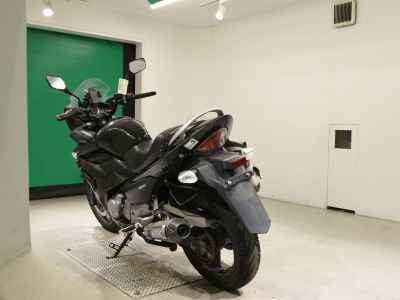 Suzuki GSR250F