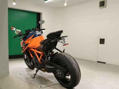 KTM 1290 Super Duke R 2021