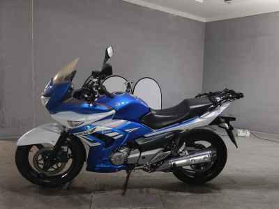 Suzuki GSR250F