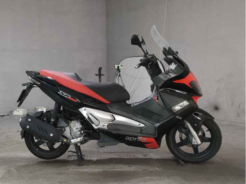 Aprilia SR Max 300