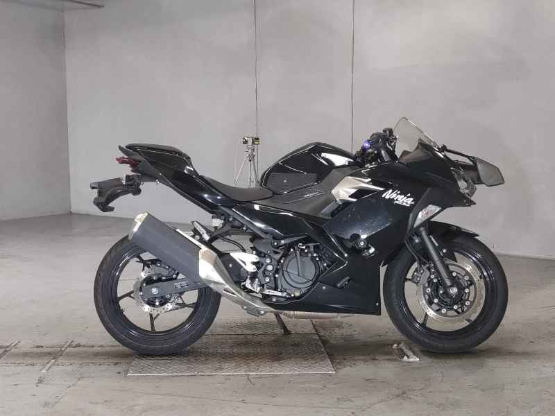 Kawasaki Z400 2021