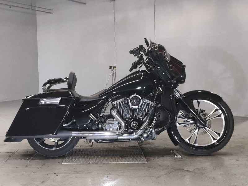 Harley-Davidson Street Glide FLHXSE1800 CVO 2011