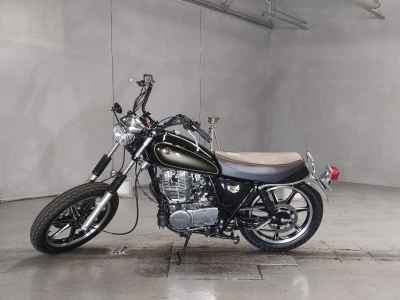 Yamaha SR400 2021