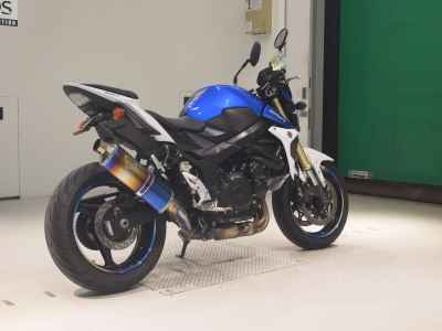 Suzuki GSR750 2015