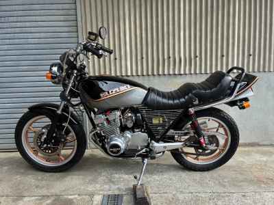 Suzuki GSX400F 2009