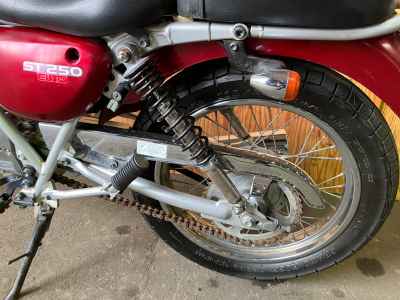 Suzuki ST250E