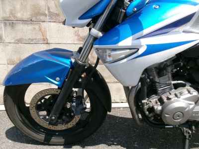 Suzuki GSR250