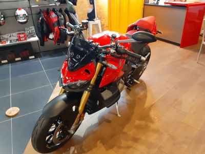 Ducati Streetfighter V4S 2024