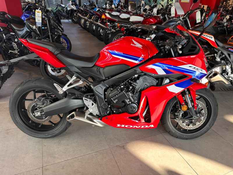 Honda CBR650R E-Clutch 2025
