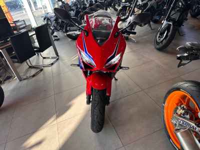 Honda CBR650R E-Clutch 2025