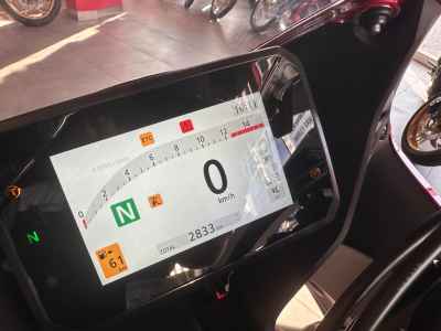 Honda CBR650R E-Clutch 2025