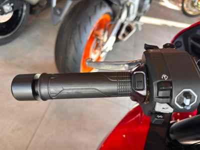 Honda CBR650R E-Clutch 2025