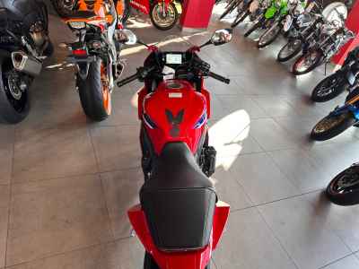 Honda CBR650R E-Clutch 2025