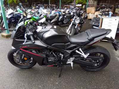 Honda CBR650R E-Clutch 2025