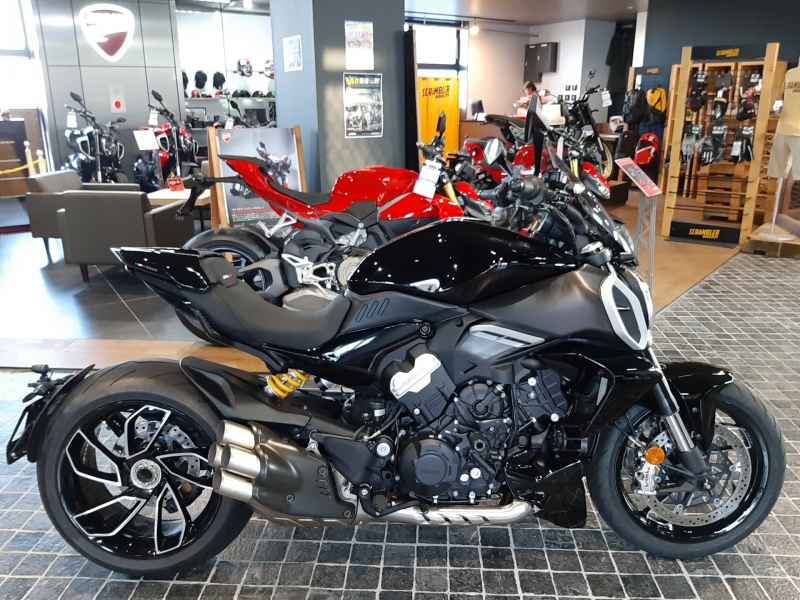 Ducati Diavel V4 2024