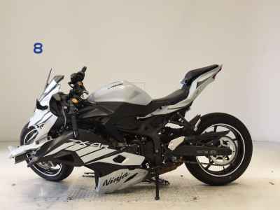 Kawasaki Ninja ZX-4R SE 2025