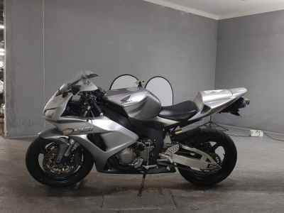 Honda CBR1000RR 2005