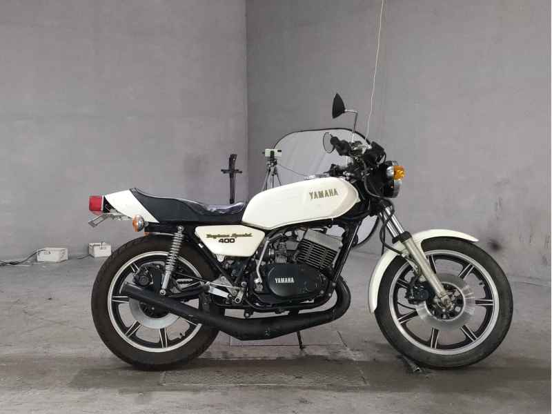 Yamaha RD400 2025