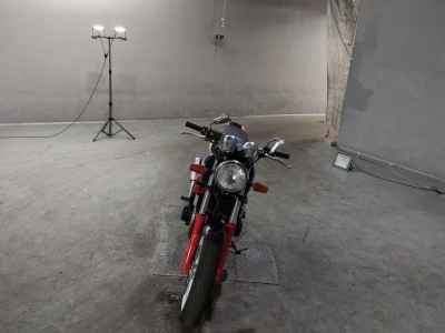 Yamaha XJR400 2025