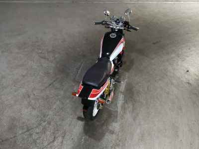 Yamaha XJR400 2025