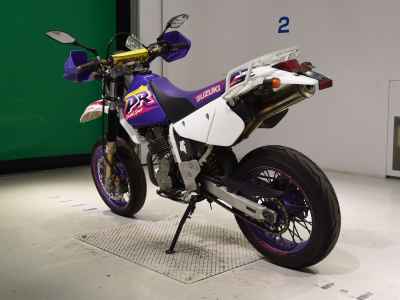 Suzuki DR250R-S