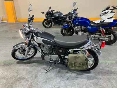 Yamaha SR400 2022
