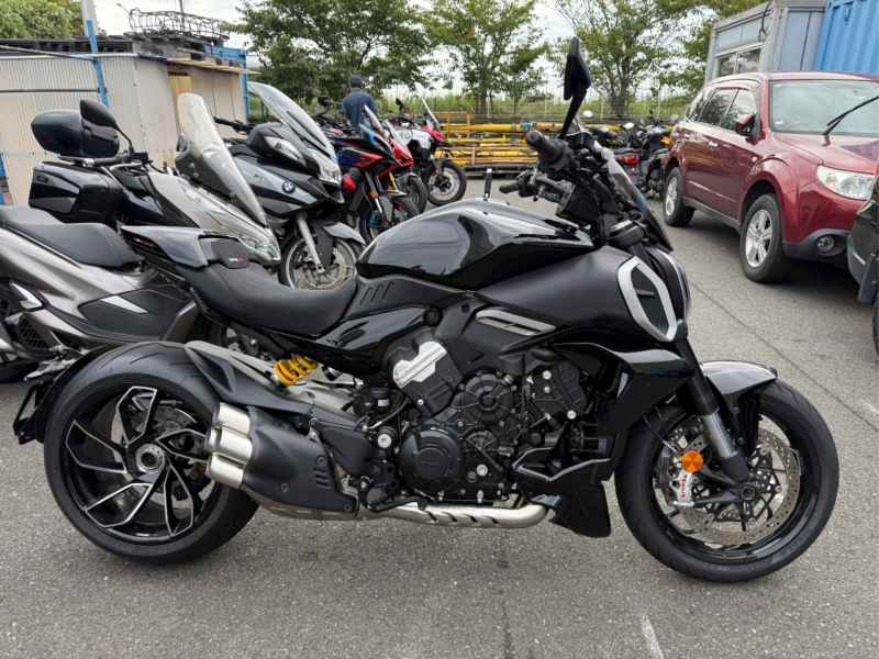 Ducati Diavel V4 2025