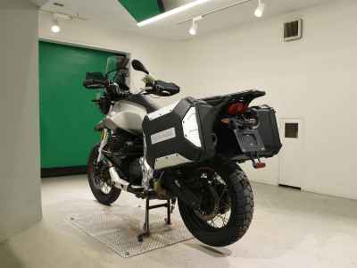 Moto Guzzi V85TT 2021