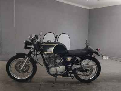 Yamaha SR400