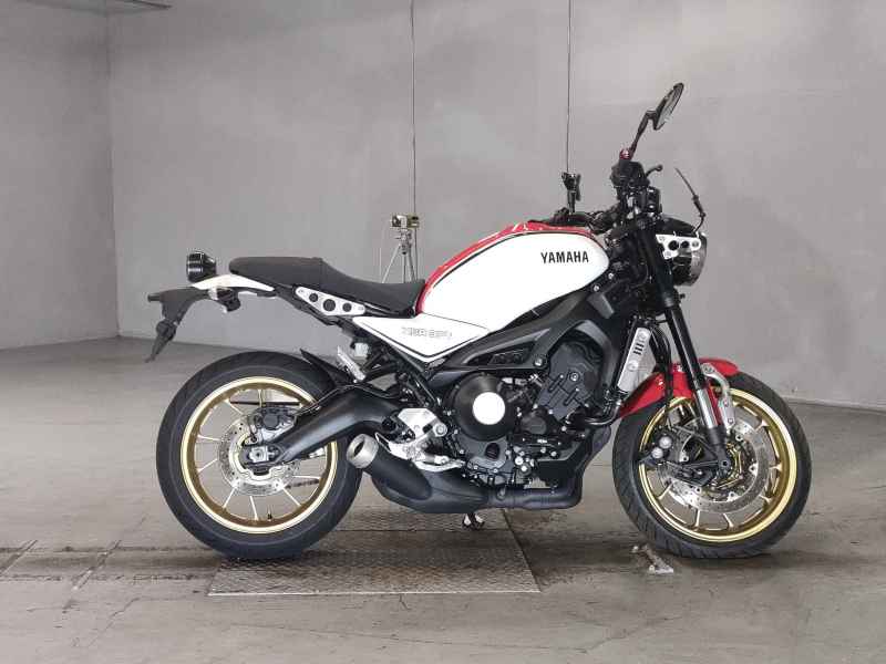 Yamaha XSR900 2021