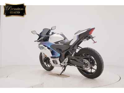 Yamaha YZF-R25 2025