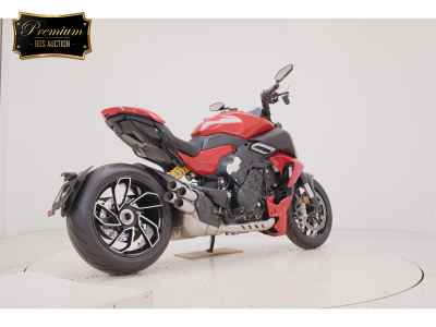 Ducati Diavel V4 2025
