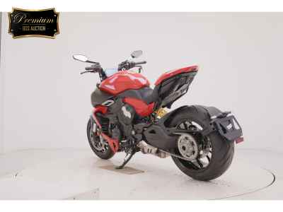 Ducati Diavel V4 2025
