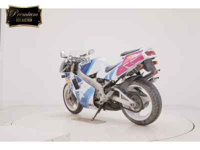 Suzuki RGV250