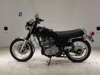 Yamaha SR400 2021