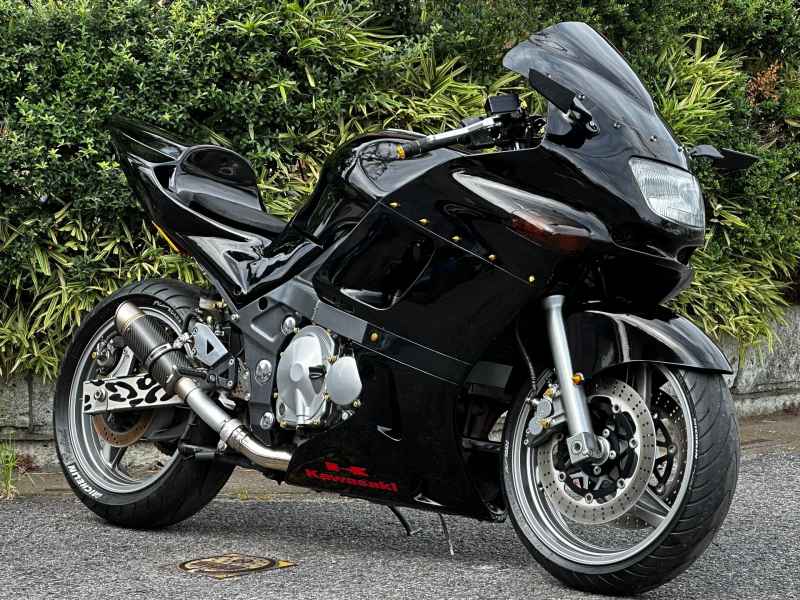 Kawasaki ZZR400 2005